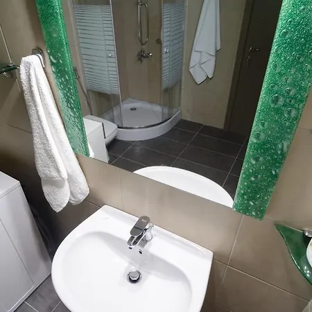 Nico E Marie Seaside, Nilie Hospitality Mgmt