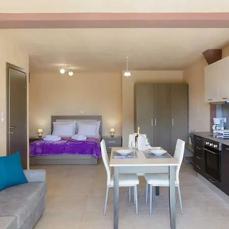 Nico E Marie Seaside, Nilie Hospitality Mgmt 3* Торони