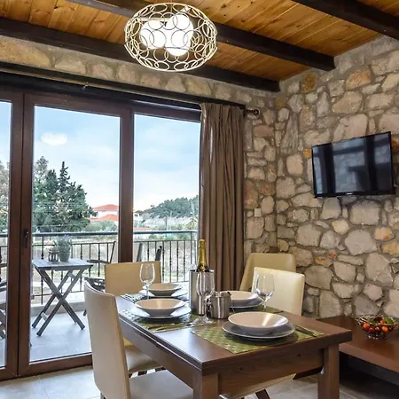 Апарт-отель Nico E Marie Seaside, Nilie Hospitality Mgmt 3*