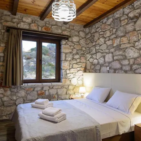 Nico E Marie Seaside, Nilie Hospitality Mgmt Торони