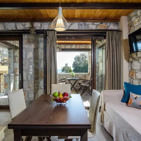 Апарт-отель Nico E Marie Seaside, Nilie Hospitality Mgmt