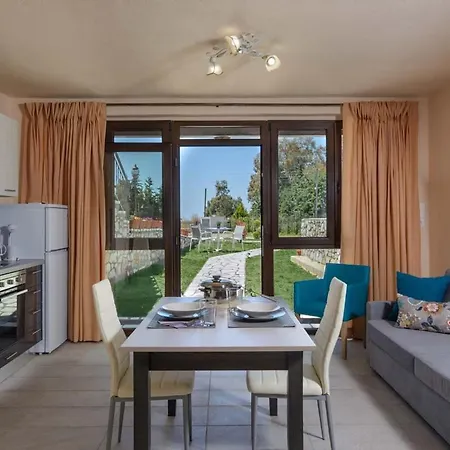Апарт-отель Nico E Marie Seaside, Nilie Hospitality Mgmt