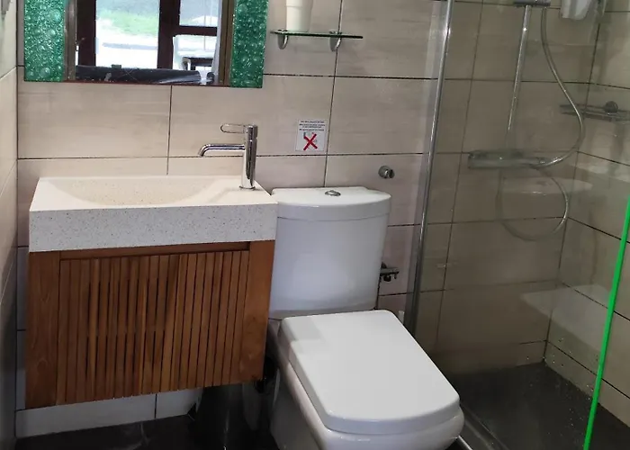 Nico E Marie Seaside, Nilie Hospitality Mgmt 3* Торони