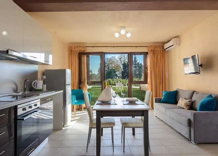 Апарт-отель Nico E Marie Seaside, Nilie Hospitality Mgmt 3*