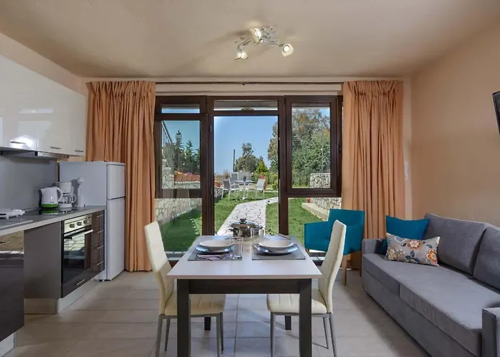 Апарт-отель Nico E Marie Seaside, Nilie Hospitality Mgmt