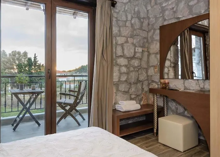 Nico E Marie Seaside, Nilie Hospitality Mgmt Торони